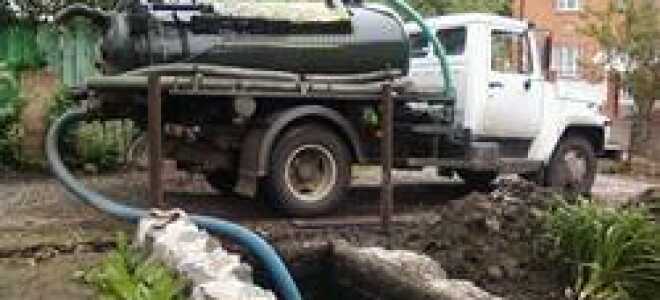 Как и чем производится откачка выгребных ям