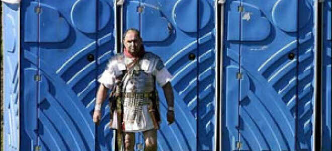 Плюсы и минусы туалетной кабины под биотуалет