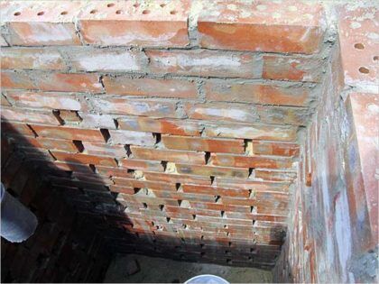 Квадратный фильтрационный колодец из кирпича