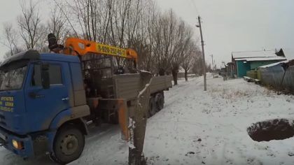 Кран-манипулятор доставил кольца