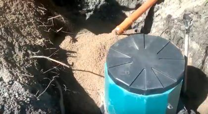 Котлован наполовину засыпан песком