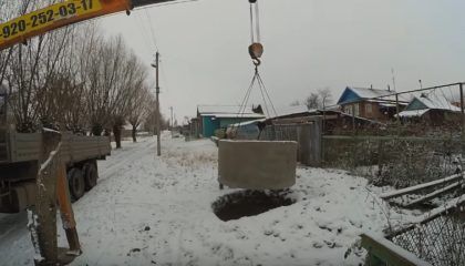 Кольцо погружается в котлован