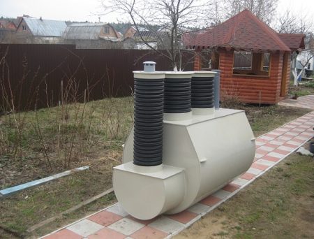 Доставленный на участок септик ДКС