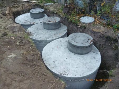 Установленные в котлован кольца
