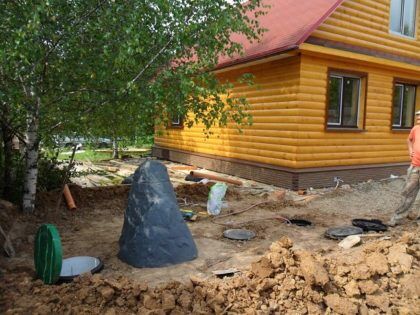 Участок вокруг биофильтра нужно засыпать землей