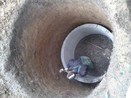 Для выгребной ямы можно использовать бетонные кольца